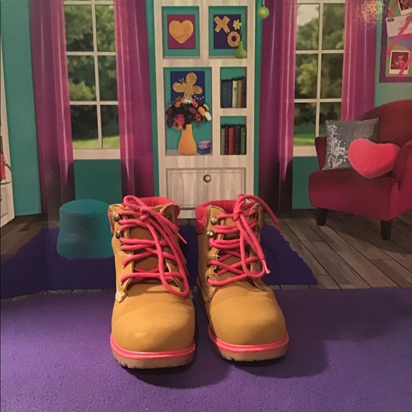Girls Pink Trim Beige Boots Size 1 - Picture 2 of 5